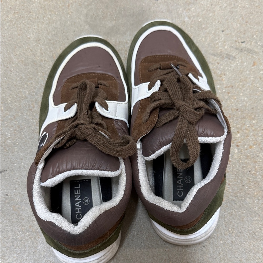 CHANEL Brown & White Women's Low-Top Sneakers - Picture 5 of 7